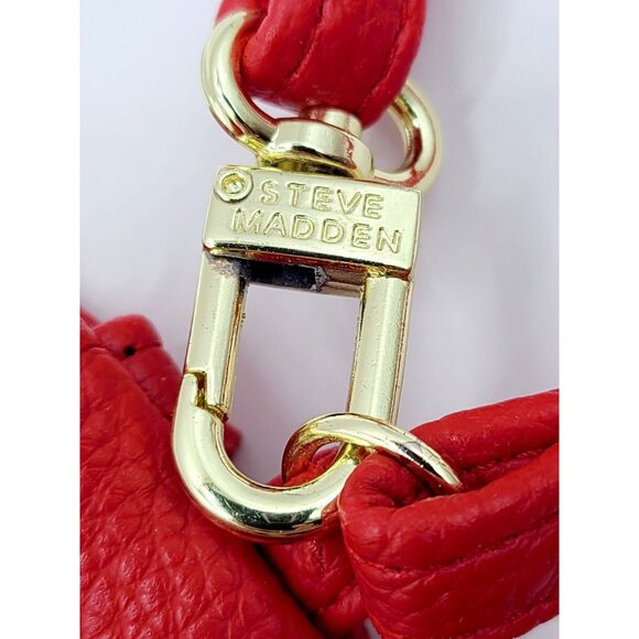 Steve Madden Red Pebble Texture Wristlet Pouch With Gold-Tone Hardware & Zipper - Picture 4 of 10